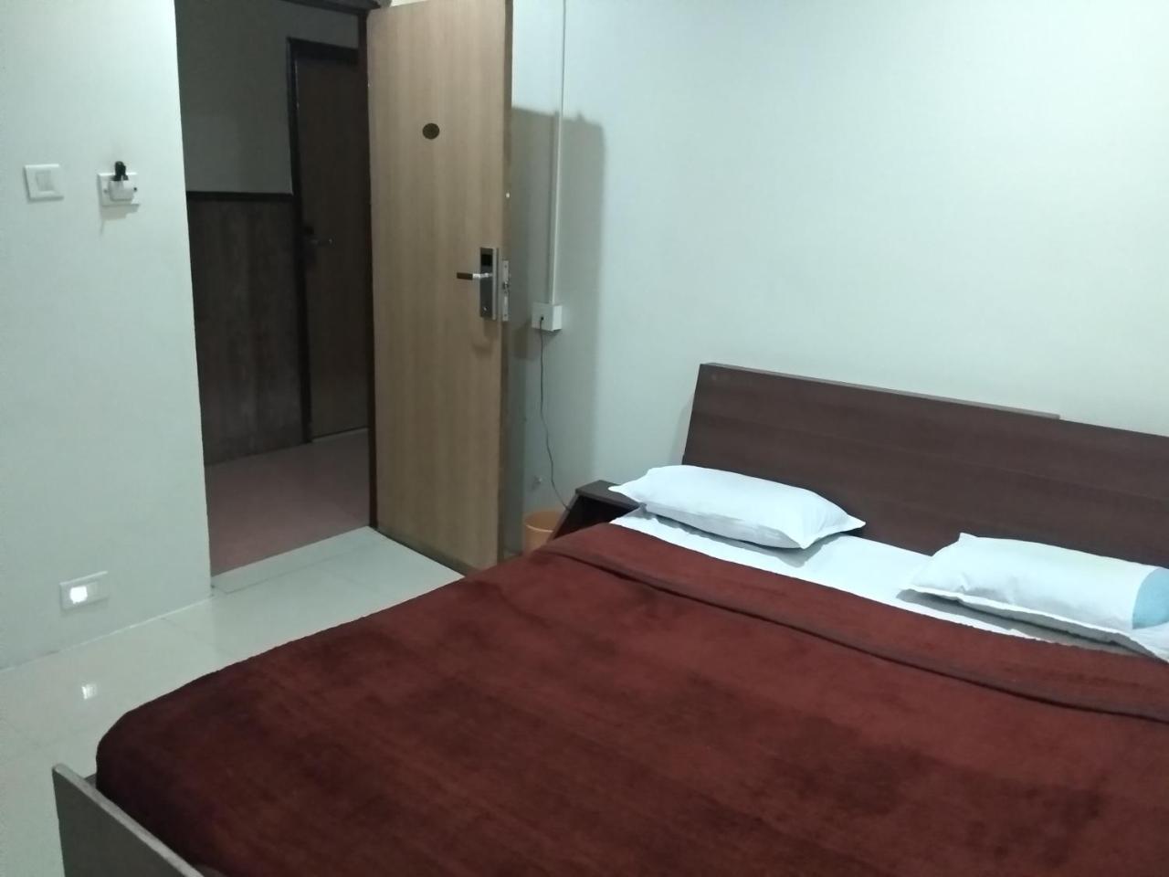 Sai Tirumala Residency ตีรูปาติ ภายนอก รูปภาพ