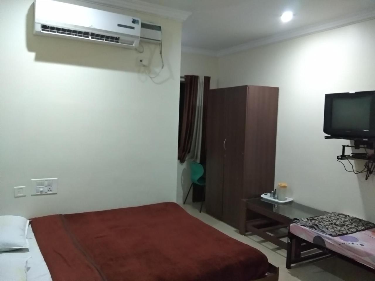 Sai Tirumala Residency ตีรูปาติ ภายนอก รูปภาพ