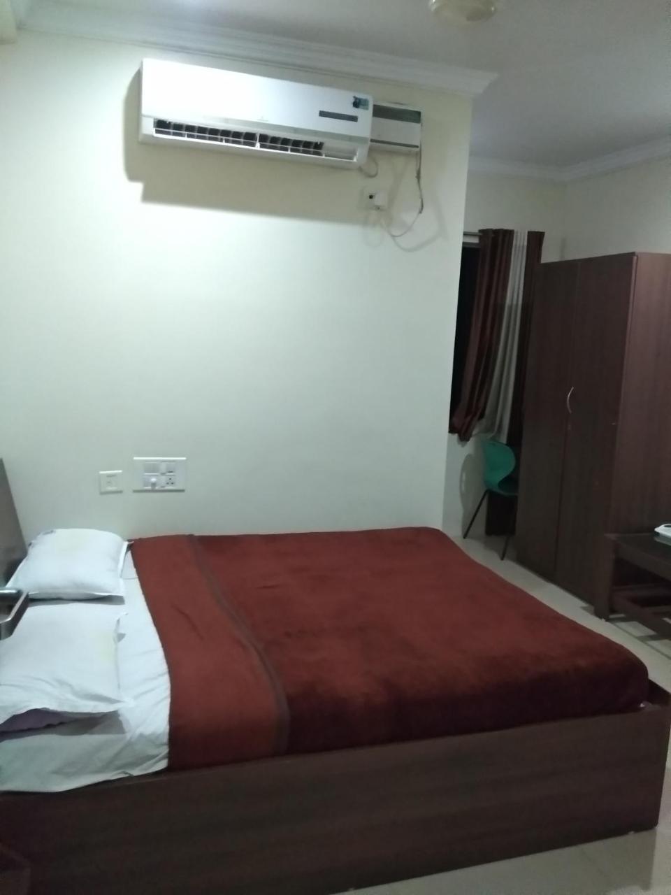 Sai Tirumala Residency ตีรูปาติ ภายนอก รูปภาพ