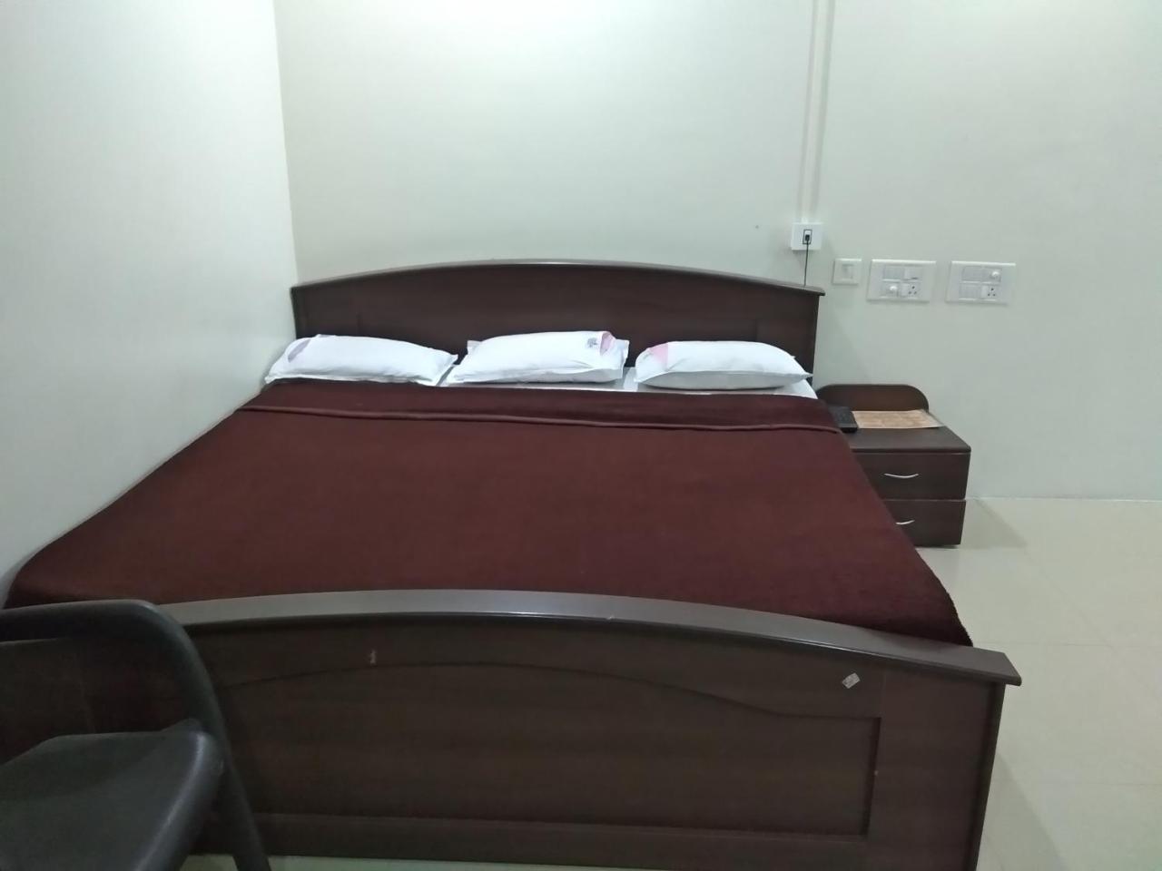 Sai Tirumala Residency ตีรูปาติ ภายนอก รูปภาพ